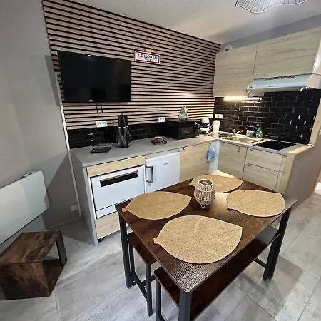 Au Pied Des Pistes Avec Acces Prive Par Son Balcon Apartament Laveissière