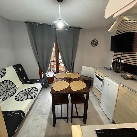 Apartament Au Pied Des Pistes Avec Acces Prive Par Son Balcon *