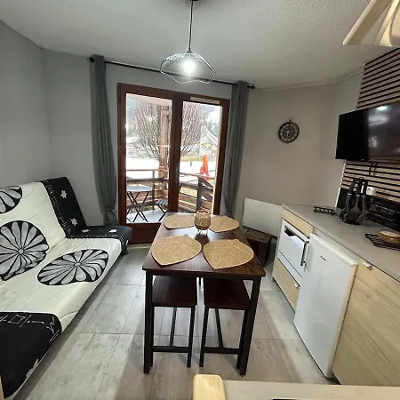 Apartment Au Pied Des Pistes Avec Acces Prive De La Terrasse Laveissiere